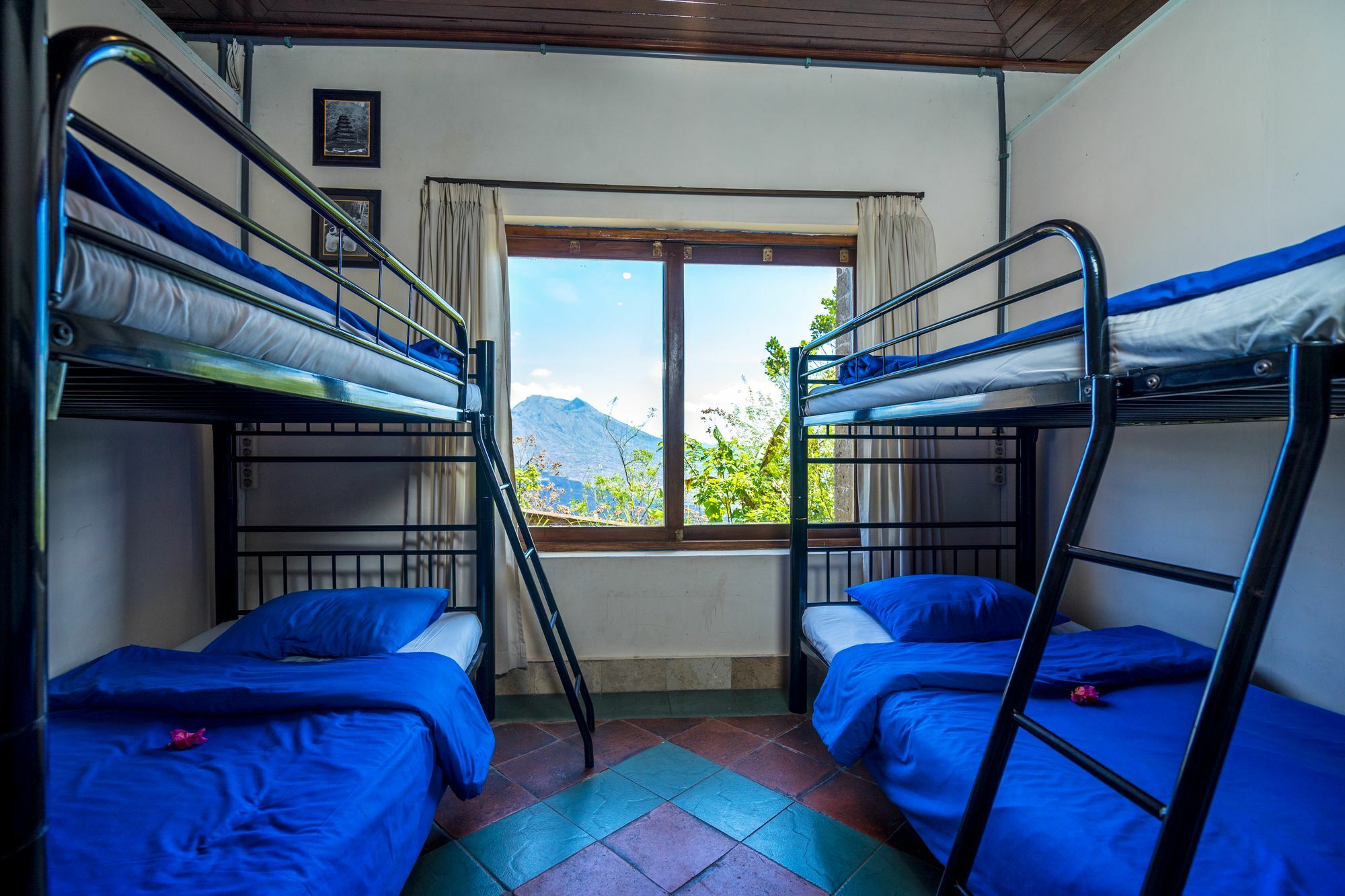 Lakeview Hotel & Restaurant Kintamani Extérieur photo